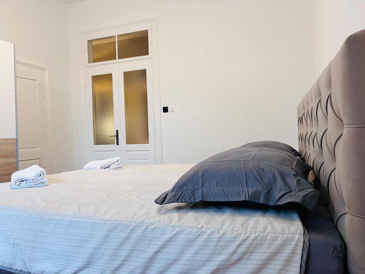 Apartment For Special Getaway Rose Pola Esterno foto